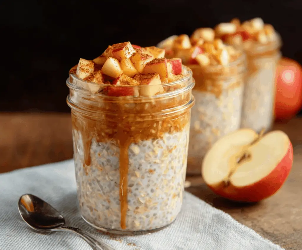 Creamy apple cinnamon overnight oats topped with fresh apple slices and a sprinkle of cinnamon, perfect for a nutritious breakfast.